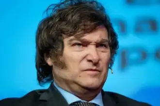 Milei se mantiene al margen: evita saludar a Lula tras su victoria y el Gobierno argentino evalúa el efecto en Brasil
