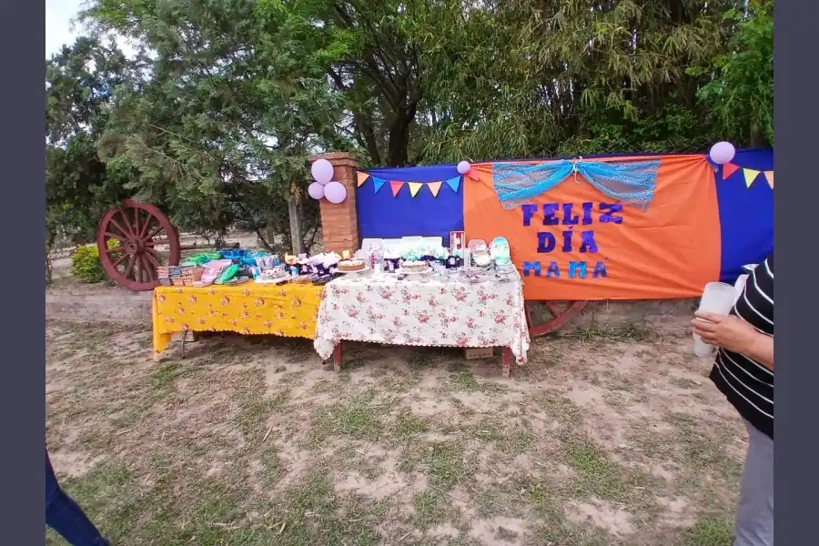 Mujeres de El Churquí celebran a las madres con un emotivo homenaje comunitario