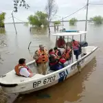 Operativo de salud y asistencia llega a Isla Soto tras crecida
