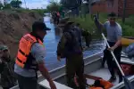 Policía del Chaco despliega 3 embarcaciones para rescatar a vecinos de la crecida en Puerto Vilelas