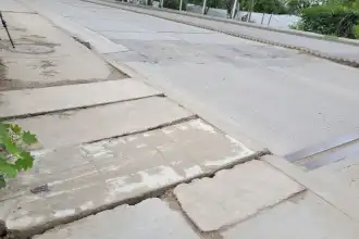 Puente Chijra al borde del colapso: vecinos exigen obras urgentes