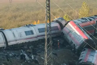 Tragedia en la vía: dos fallas y un error provocan el choque de trenes en España