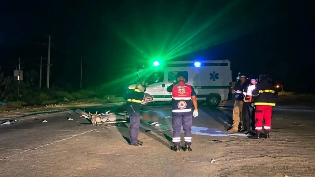 Tragedia en San Pedro: joven de 21 años muere en choque frontal entre motocicleta y camioneta