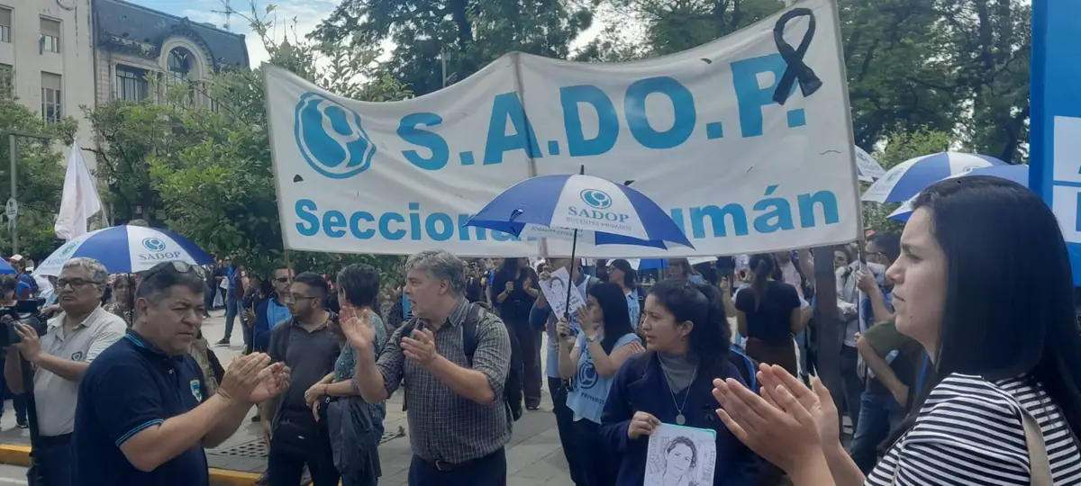 Tucumán se une en luto nacional: docentes marchan por justicia tras el asesinato de Nancy Godoy