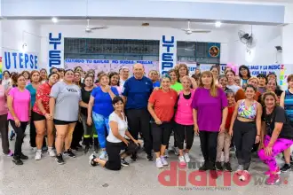 ¡Zumba y orgullo! Madres de la administración pública se mueven al ritmo del Mes Rosa